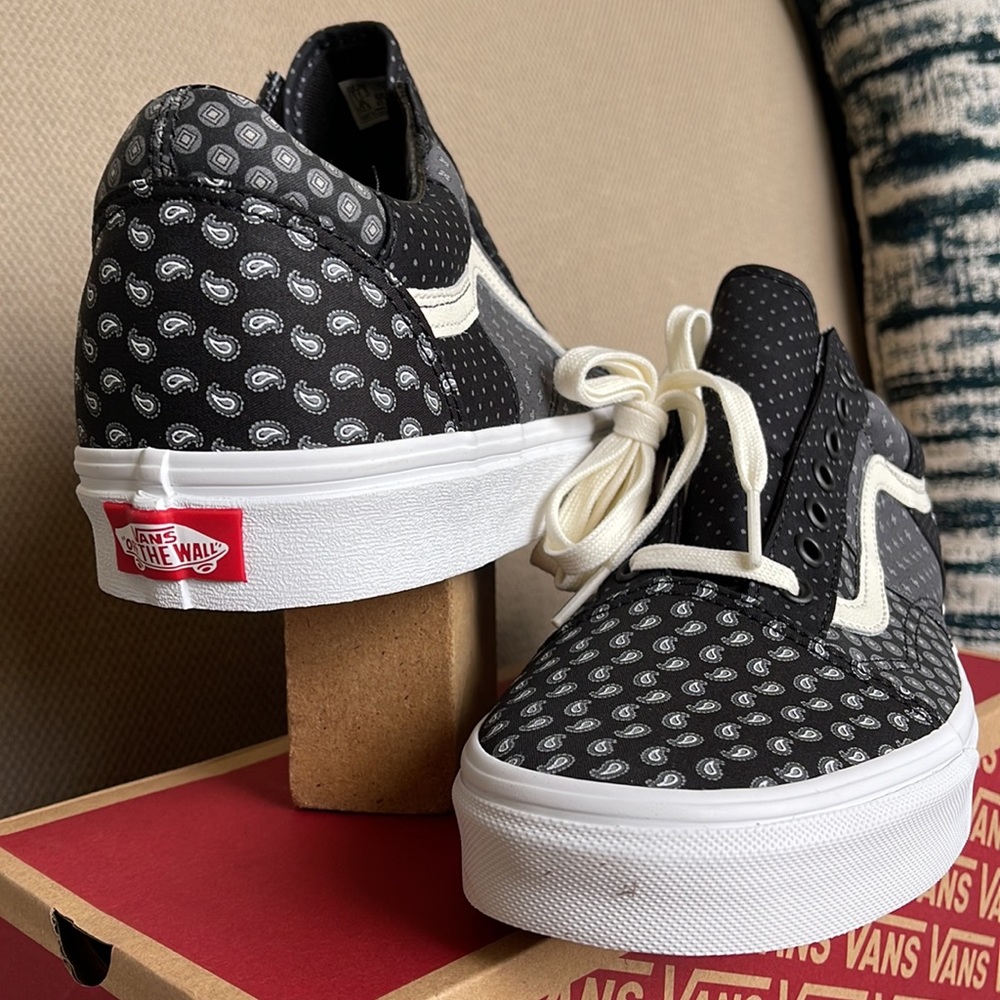 Vans WMNS Old Skool Tie Print Patch Work Black / True White Sneakers - Picture 10 of 16